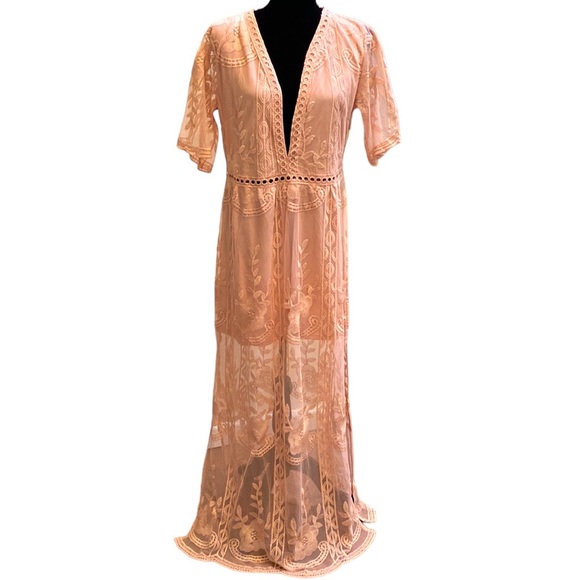 E leter Dresses & Skirts - Eleter Lace Maxi Dress